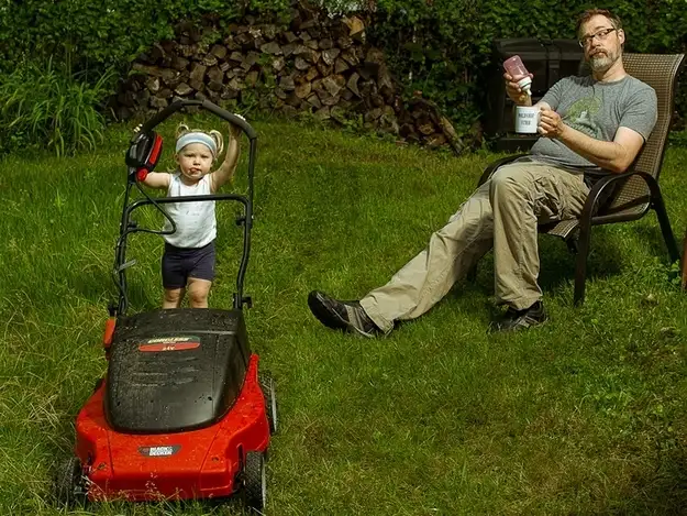 Worlds-Best-Father-Dave-Engledow-with-Daughter-Alice-Bee-29.webp