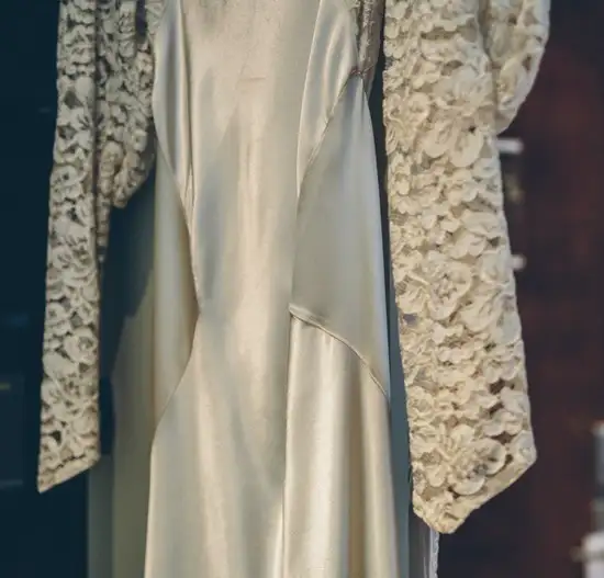 wpid290778-1930s-wedding-dress-London-pub-wedding-48.webp