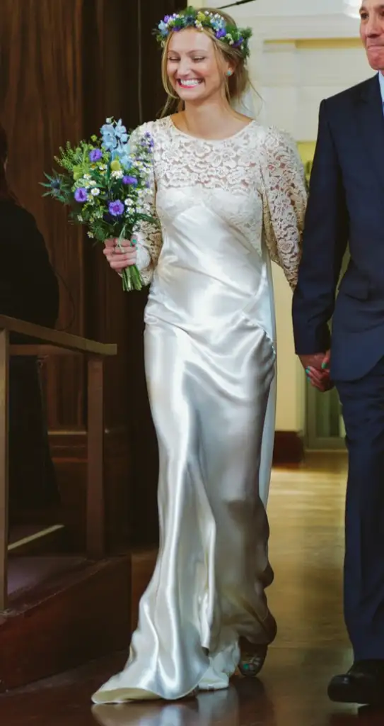 wpid290810-1930s-wedding-dress-London-pub-wedding-32.webp