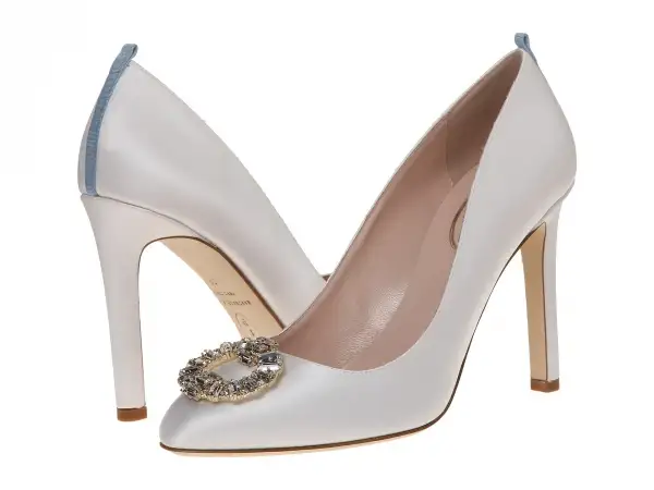 zapatos-de-novia-tipo-salon-con-tacon-alto-y-broche-en-la-pa-93965.webp