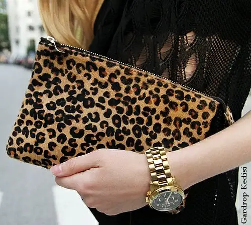 zara clutch.webp