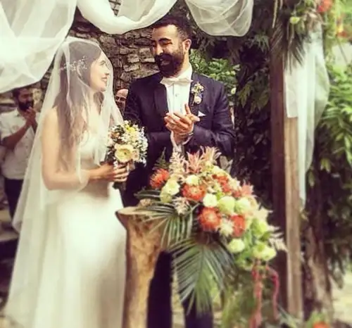 zeynep-camci-dugun1.webp