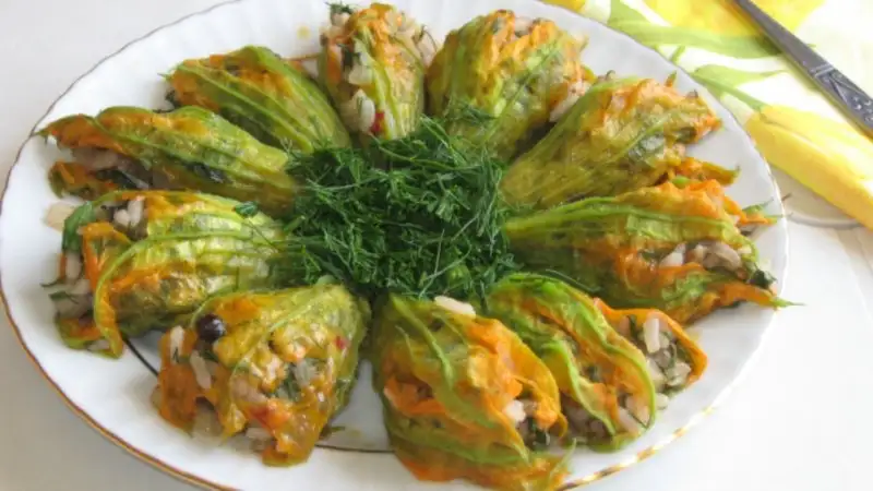 zeytinyagli-kabak-cicegi-dolmasi.webp
