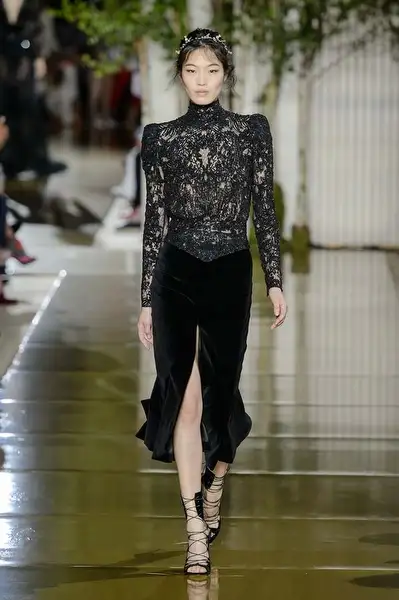 zuhair-murad-sonbahar-2017-couture-defilesi-53708-6072017102158.webp