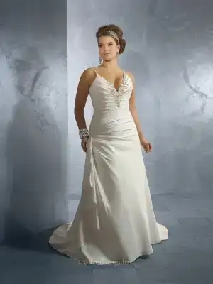 $plus-size-bridal-gowns-4.webp