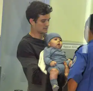 $orlando-bloom-with-baby-flynn-500x4862.webp