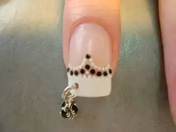 $Nagelpiercing_2.webp