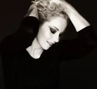 $anneke-van-giersbergen-6.webp