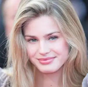 $Vanessa Hessler 03.webp
