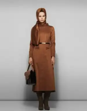 yeni-sezon-en-sik-kayra-tesettur-kahverengi-abiye-elbise-modeli-8.webp