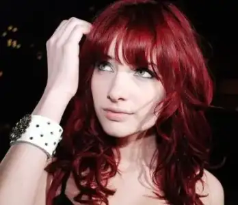 red-hair-model.webp