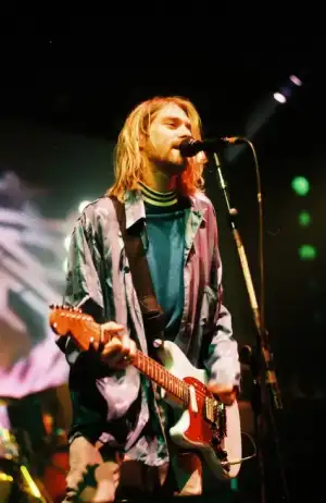 $kurt-cobain-in-concert-51.webp