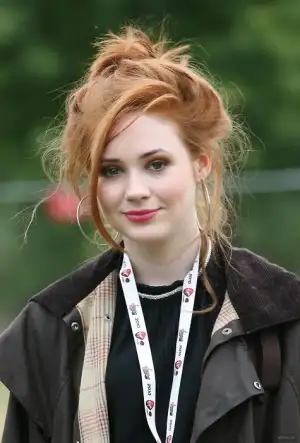 $Karen-Gillan-karen-gillan-15058535-475-700.webp