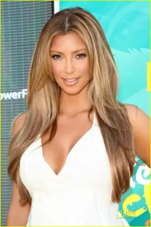 $kim-kardashian-blonde-teen-choice-awards-2009-09.webp