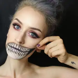 Halloween-Makeup-Ideas-From-Reddit.webp