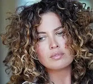 $curly Tara-Smithembed_464061a.webp
