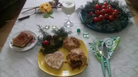 bohça kebabı ve ekmek tatlısı.webp