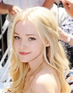 dove-cameron-attends-the-kristin-chenoweth-star-on-the-hollywood-walk-of-fame-ceremony_1.webp