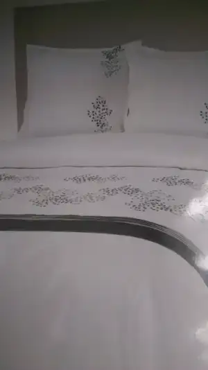 Beyaz siyah nevresim seti.webp