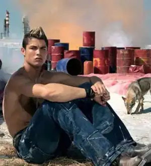 $cristiano-ronaldo-model-no-shirt.webp
