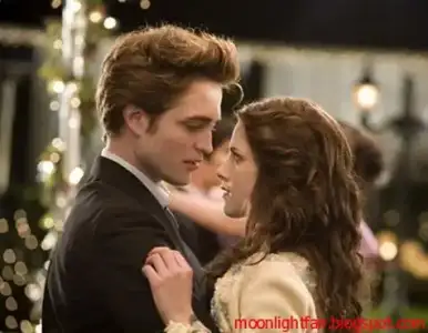 $3715844_c0a563d8-5f01-481c-bd78-a695c31fb097-edward-cullen-robert-pattinson-bella-swan-krist...webp