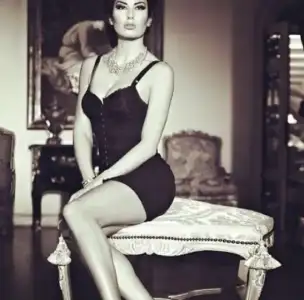 elisabetta-gregoraci-calendario-duemilaquattordici-800x540.webp