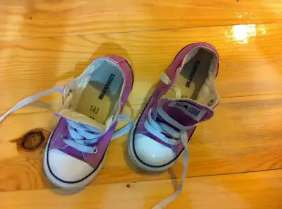 pembe converse-1.webp
