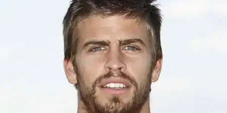 $gerard-pique-main.webp