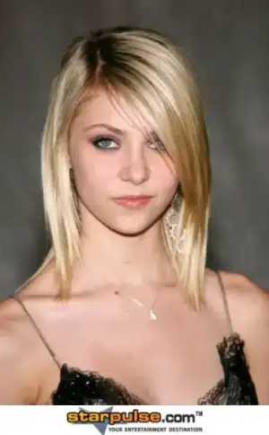 Taylor%20Momsen-SGY-000736.webp