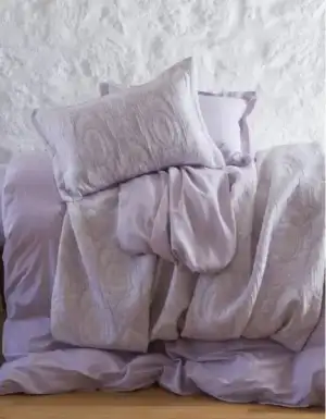 karaca-home-timeless-lila-nevpikeyatak-ortusu-set-575x737.webp