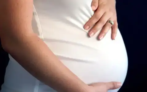 pregnancy-announcement_autmn_surprise.webp