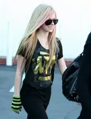 $Avril_Lavigne_Great_Hair_LA.webp $Avril_Lavigne_Great_Hair_LA.webp