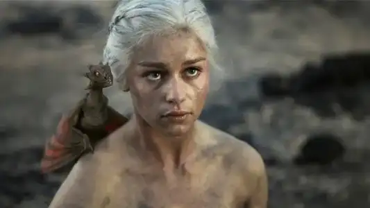$gandex-ru-26_1985_game-of-thrones-emilia-clarke.webp