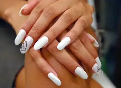 $artificial-nail-designs-7.webp