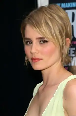 $29588_alison_lohman_various_4175_123_1020lo.webp