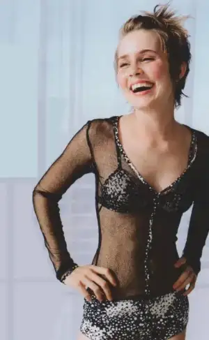 $alison lohman 002.webp
