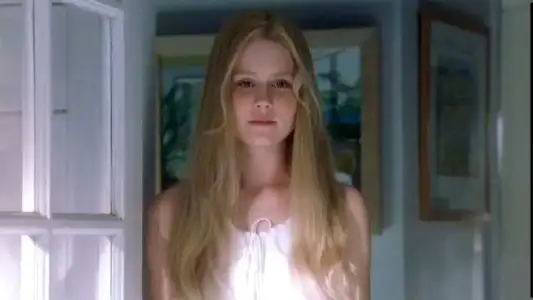 $002WOL_Alison_Lohman_007.webp