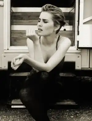 $Alison-Lohman-8.webp