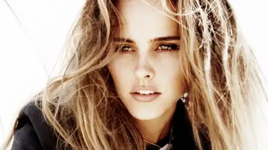$Isabel Lucas.webp