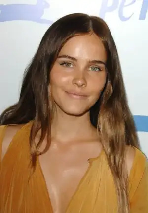 $09806-isabel-lucas-peta-1-001-123-21lo.webp