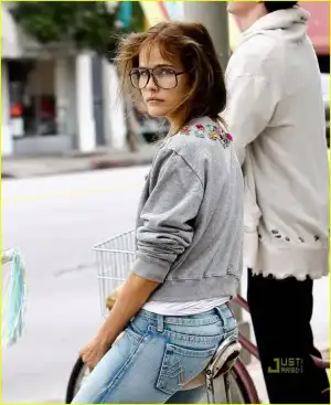 $isabel-lucas1.webp