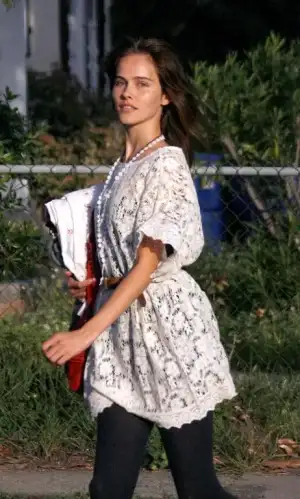 $18366_Tikipeter_Isabel_Lucas_Feb_8_1_001_122_414lo.webp
