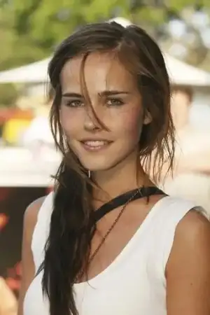 $1807-isabel-lucas.webp