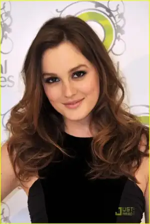 $leighton-meester-siyah-elbise.webp