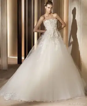 $elie-saab-wedding-dress-2011.webp