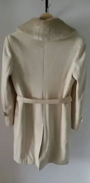 krem kaşe mont arka.webp