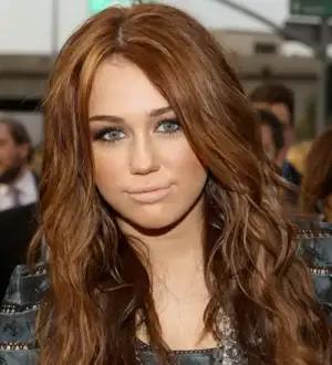 miley-cyrus-uzun-saclarini-geri-istiyor-20928-1262016150903.webp