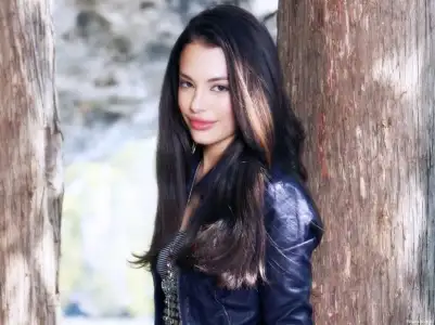 $chloe-bridges Wallpaper__yvt2.webp
