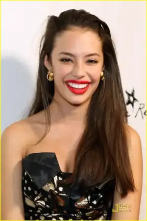 $chloe-bridges-preparty-pretty-05.webp