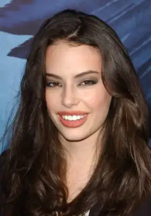 $Chloe Bridges-ALO-109256.webp